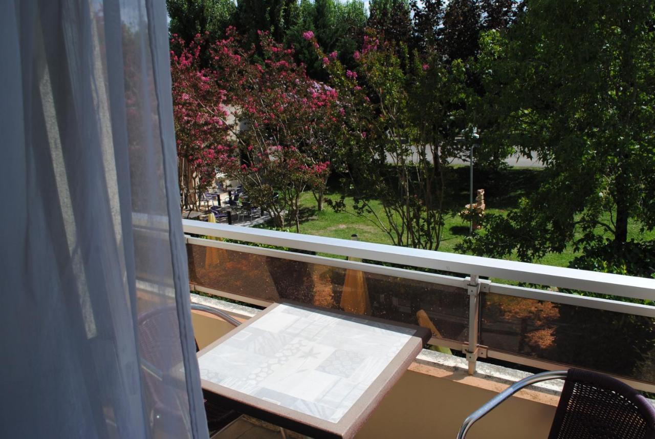 Logis Hotel & Restaurant Le Fleurance Екстер'єр фото