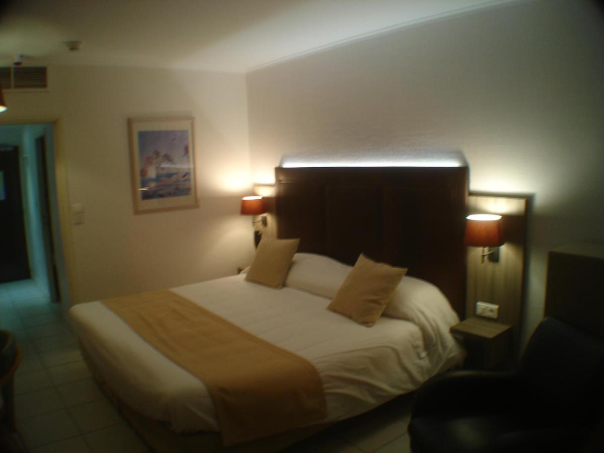 Logis Hotel & Restaurant Le Fleurance Екстер'єр фото