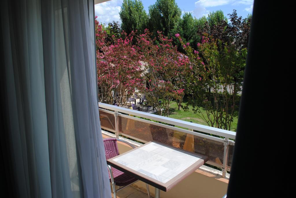 Logis Hotel & Restaurant Le Fleurance Екстер'єр фото